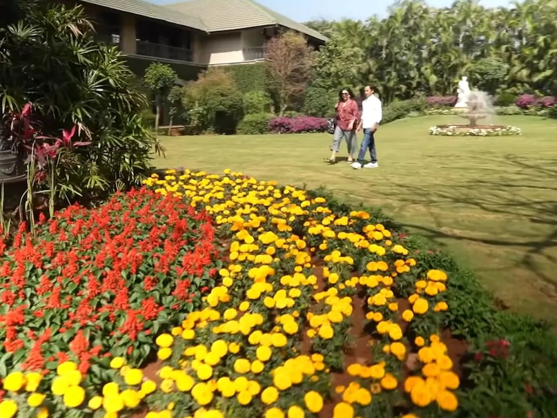 Javed Akhtar, Shabana Azmi, Javed Akhtar And Shabana Azmi Khandala Home, Javed Akhtar And Shabana Azmi Inside pics of Khandala Home, Javed Akhtar And Shabana Azmi home Sukoon, Sukoon Inside pic, जावेद अख्तर, शबाना आजमी , सुकून, जावेद अख्तर और शबाना आजमी के घर की इनसाइड पिक्स