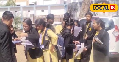 मैथ्स पेपर देकर बच्चे खुश. 