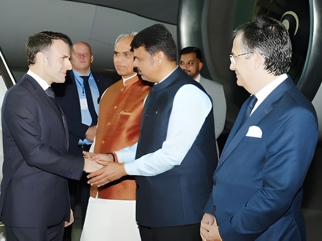 मैक्रों पहुंचे भारत, CM फडणवीस ने किया स्वागत, पीएम मोदी से आज मुलाकात