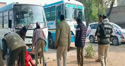 हरियाणा के महेंद्रगढ़ जिले में एक बस में सफर कर रही महिला बेसुध हो गई.