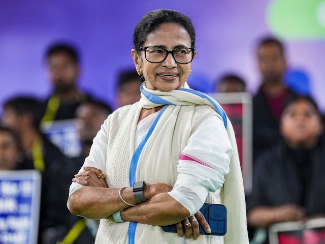 'लॉन्ग लिव लव', वैलेंटाइन डे पर ममता बनर्जी के पोस्ट से मची खलबली