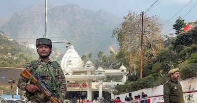 जम्मू: माता वैष्णो देवी भवन की सुरक्षा में बड़ी सेंध, कैमरा वाले चश्मे से बनाया भवन के अंदर का वीडियो. (File Photo)