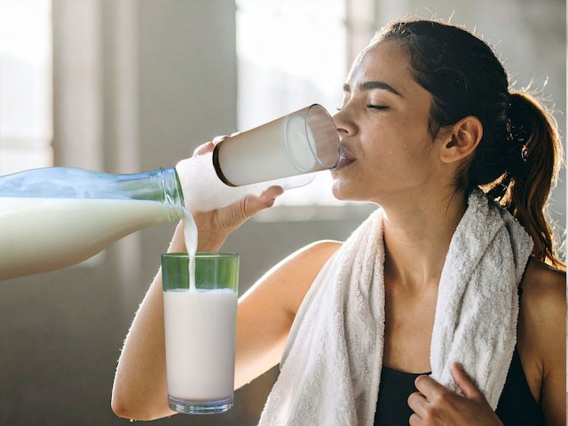 যে কোনো সময় দুধ পান করলে কোনো প্রভাব পড়বে না, এটি পান করার সুবর্ণ সময়।