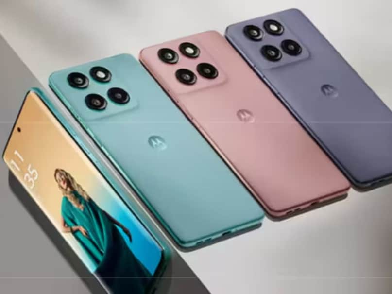 Moto G82 5G: এটি 14,999 টাকায় পাওয়া যাচ্ছে। 5000mAh ব্যাটারি 30W চার্জিং সহ নির্ভরযোগ্য। ক্যামেরাটি 50MP + 8MP আল্ট্রাওয়াইড + 2MP ম্যাক্রো, যা বহুমুখী ফটোগ্রাফি প্রদান করে। সামনে 16MP Snapdragon 695 প্রসেসর, 6GB RAM এবং 128GB স্টোরেজ সহ ক্লিন স্টক অ্যান্ড্রয়েড অভিজ্ঞতা। 6.6 ইঞ্চি AMOLED ডিসপ্লে 120Hz এর।