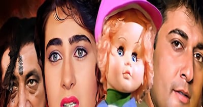 नई दिल्ली. करिश्मा कपूर 90 के दशक में अपनी चुलबुली मुस्कान और शानदार डांसिंग से नंबर वन बॉक्स ऑफिस स्टार थीं, लेकिन आज ही के दिन यानी 16 फरवरी 1996 को उन्होंने एक ऐसा रिस्क लिया जिसने सभी को हैरान कर दिया. 'राजा हिंदुस्तानी' और 'दिल तो पागल है' जैसी ब्लॉकबस्टर फिल्में देने वाली करिश्मा की इकलौती हॉरर फिल्म 'पापी गुड़िया' रिलीज हुई थी. हालांकि यह फिल्म बॉक्स ऑफिस पर फ्लॉप रही, लेकिन हॉलीवुड की 'चकी' सीरीज से इंस्पायर्ड इस इंडियन एक्सपेरिमेंट ने अपनी एक अलग पहचान बनाई. आज भी, 30 साल बाद  यह फिल्म अपने 'डरावने खिलौने' के लिए जानी जाती है.