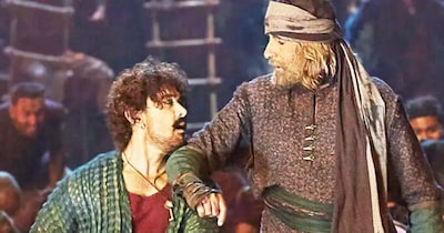 नई दिल्ली. बॉलीवुड के इतिहास में ऐसे प्रोजेक्ट्स की कहानियों से भरा पड़ा है, जो अगर पूरे हो जाते तो भारतीय सिनेमा का रुख बदल देते. 1990 के दशक के आखिर में, एक फिल्म की घोषणा हुई जिसने पूरी इंडस्ट्री में हलचल मचा दी. यह फिल्म थी 'रिश्ता', जिसे इंद्र कुमार डायरेक्ट करने वाले थे. इस फिल्म की सबसे बड़ी खासियत इसकी स्टार कास्ट थी- पहली बार सदी के महानायक अमिताभ बच्चन और 'मिस्टर परफेक्शनिस्ट' आमिर खान एक साथ स्क्रीन शेयर करने वाले थे. अफसोस, यह 'रिश्ता' कभी बड़े पर्दे तक नहीं पहुंच पाया.