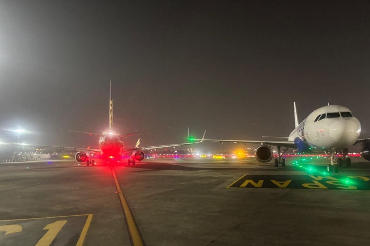 Mumbai Airport: रनवे पर टकराए एयर इंडिया और इंडिगो के प्लेन, दोनों विमानों में भरे थे यात्री