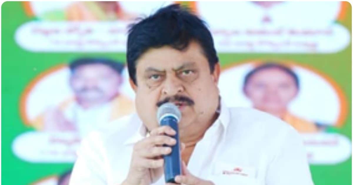 वोट बैंक के लिए संविधान की बलि? CM रेवंत रेड्डी पर भाजपा अध्यक्ष का आरोप, आंबेडकर का अपमान कर रही कांग्रेस