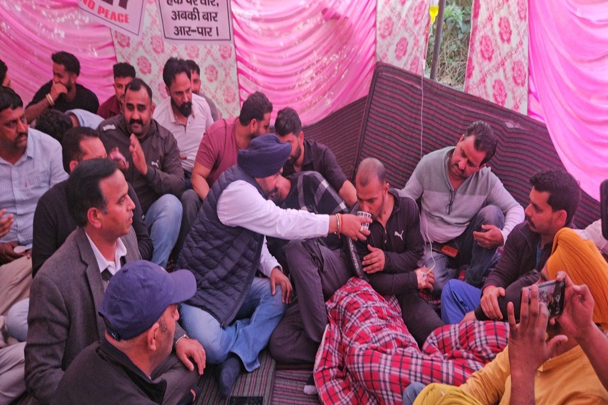 आमरण अनशन में बैठे 2 खिलाड़ियों के आगे झुकी सरकार, फैक्ट फाइडिंग कमेटी बनाई