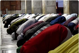 मालेगाव के सरकारी दफ्तर में नमाज पढ़ने पर विवाद गहराया! 7 लोगों पर FIR दर्ज