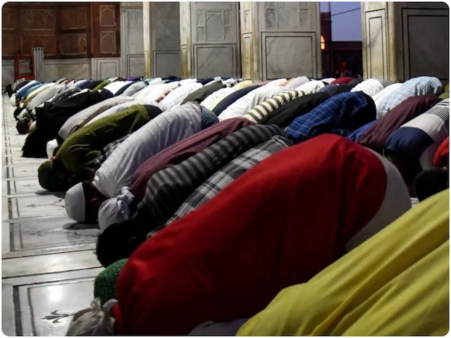 मालेगाव के सरकारी दफ्तर में नमाज पढ़ने पर विवाद गहराया! 7 लोगों पर FIR दर्ज