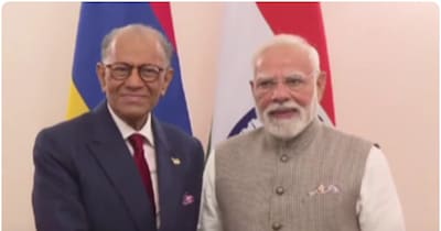 पीएम मोदी और मॉरीशस के प्रधानमंत्री डॉ. नवीनचंद्र रामगुलाम में कई मुद्दों को लेकर चर्चा हुई. (फाइल फोटो)