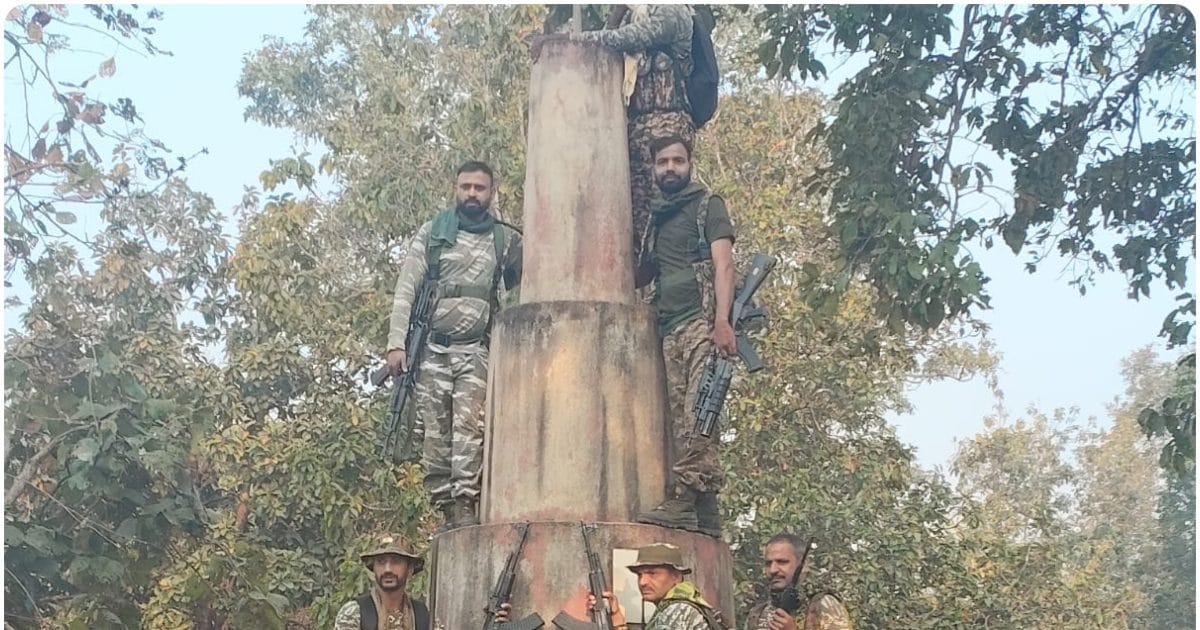 नक्सलवाद का फाइनल चैप्टर, नक्सलियों की सोच को मिट्टी में मिला रही CRPF, अब तक 204 स्मारकों पर चला बुलडोजर