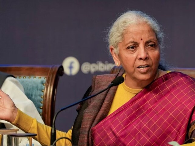 एलपीजी संकट के बीच वित्‍तमंत्री का पहला बयान! रसोई गैस सप्‍लाई पर क्‍या बोलीं?