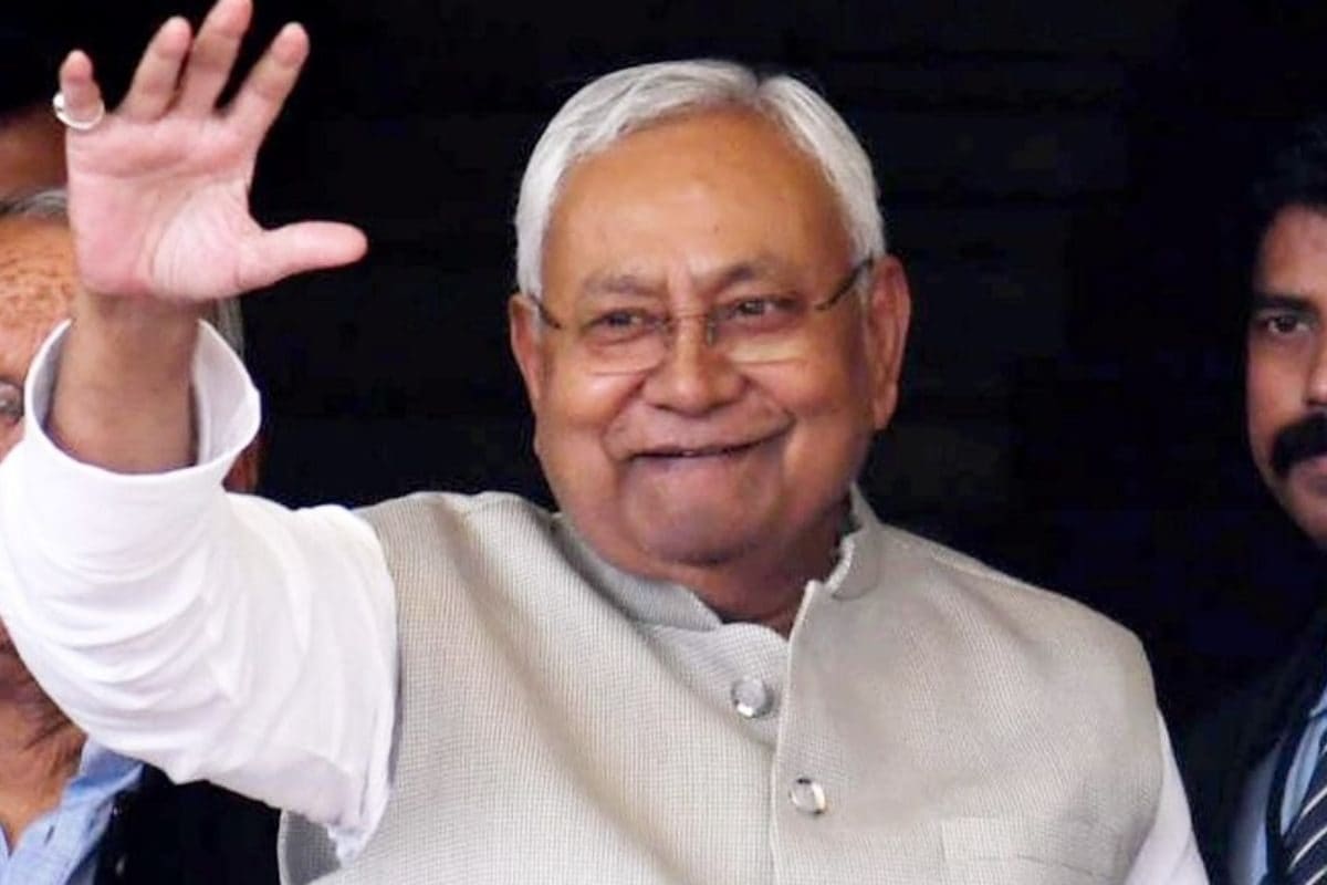 नीतीश के बाद अब अफसरों की बारी, बिहार ब्यूरोक्रेसी में बड़े बदलाव के संकेत, दिल्ली की तैयारी में सीएम की कोर टीम