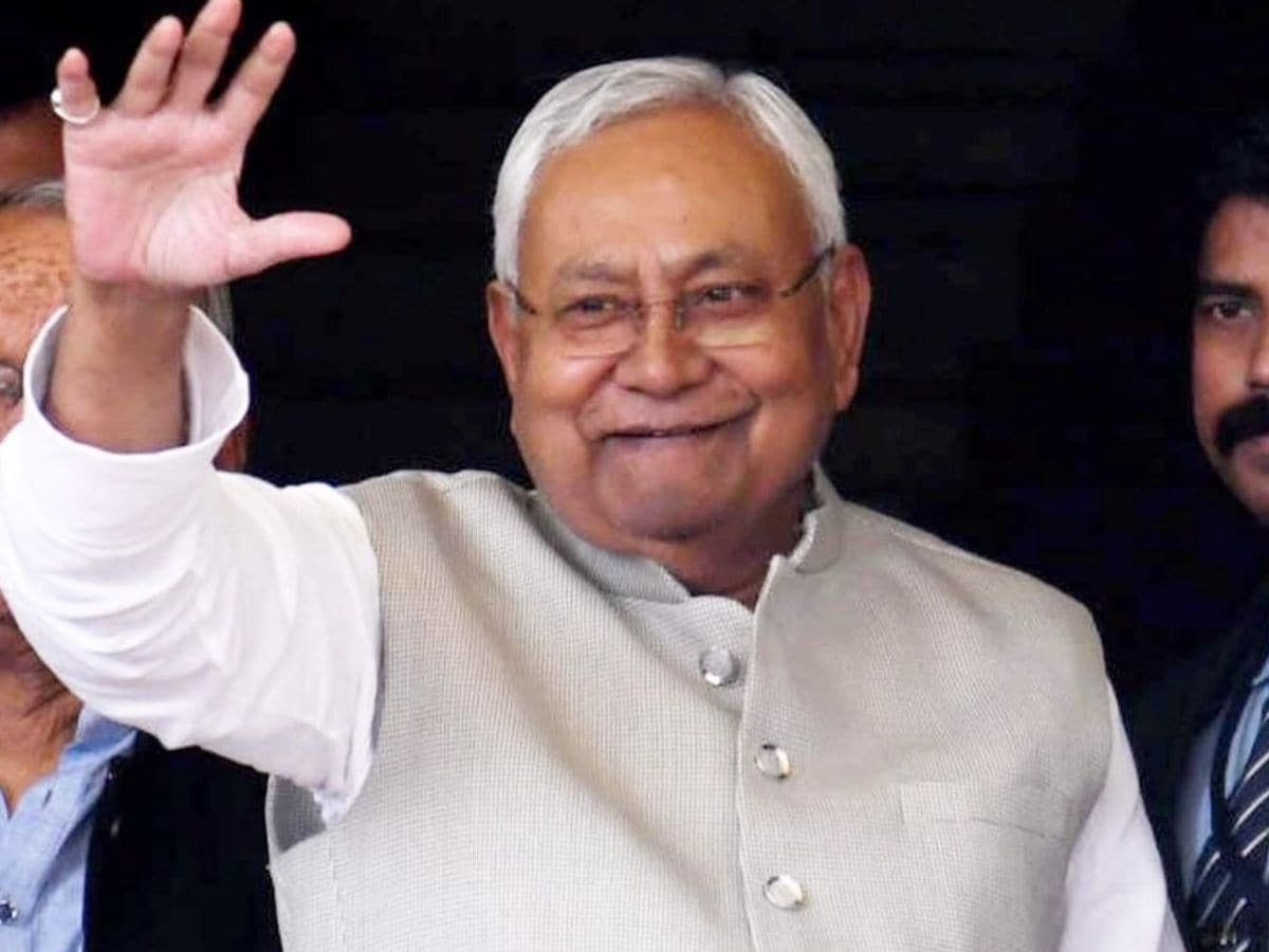 अब बुलेट प्रूफ रेंज रोवर गाड़ी से घूमेंगे सीएम नीतीश, पीएम मोदी भी इसी कार  से करते हैं सफर - News18 हिंदी