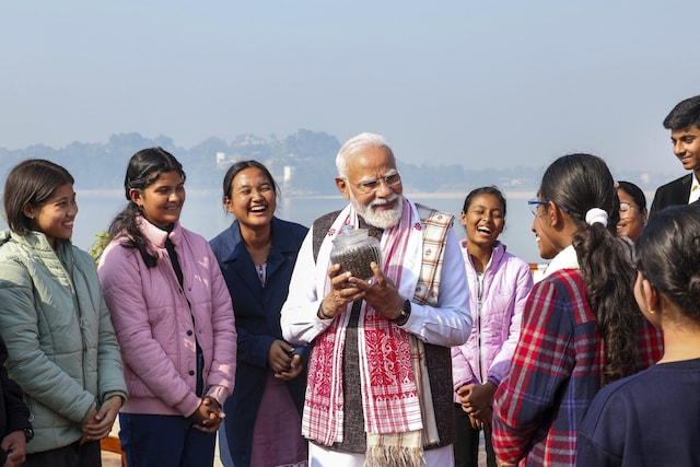 সেই কারণেই প্রধানমন্ত্রী মোদী বলেছিলেন যে গভীরভাবে শ্বাস নেওয়া গুরুত্বপূর্ণ, বিজ্ঞানের সাথে সংযোগ