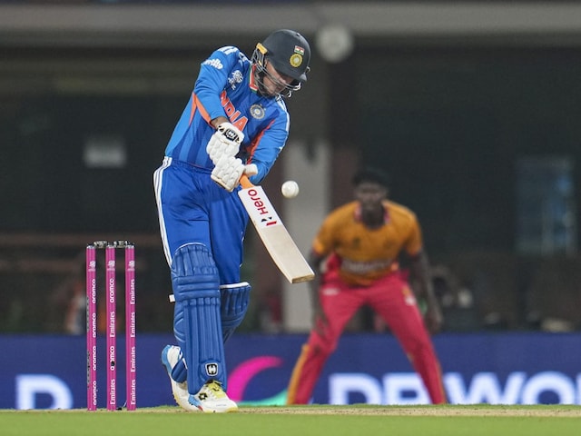 180 স্ট্রাইক রেটে রান, তাহলে অভিষেকের ব্যাটিং দেখে অবাক কেন গাভাস্কার?