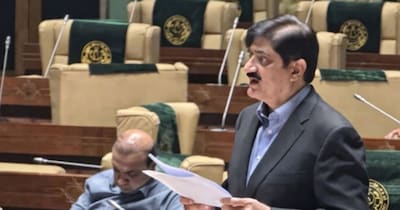 सड़कों पर आंसू गैस और सदन में हंगामा, सिंध सीएम मुराद अली शाह की चेतावनी.