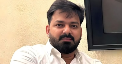 भोजपुरी स्टार और भाजपा नेता पवन सिंह ने पार्टी दफ्तर पहुंचकर बीजेपी के राष्ट्रीय अध्यक्ष नितिन नवीन से मुलाकात की.