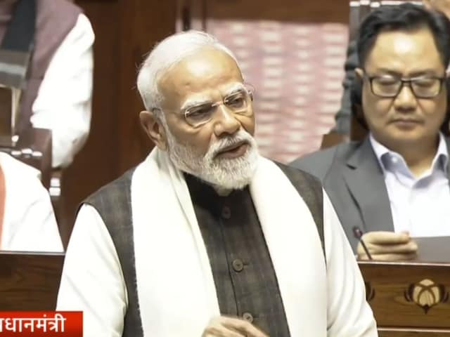 पीएम मोदी के भाषण के दौरान संसद में हंगामा, खरगे बैठ कर भी लगा रहे नारे