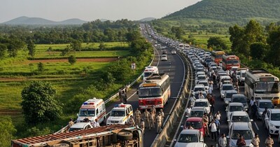पुणे-बेंगलुरु हाईवे पर भीषण जाम: प्याज से लदा ट्रक पलटा, घंटों फंसे यात्री
