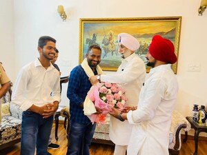 पंजाब पुलिस ने कांग्रेस नेता को ड्रग्स लेते हुए रंगे हाथों गिरफ्तार किया.