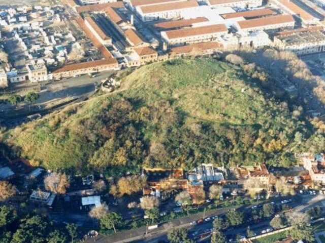 भूल जाएंगे दिल्ली का 'कचरे का पहाड़', यहां है 2000 साल पुराना 'कचरे का पहाड़'