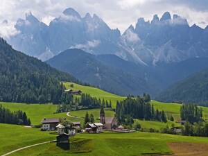 इस पहाड़ी गांव में टूरिस्टों पर क्यों लगी पाबंदी?