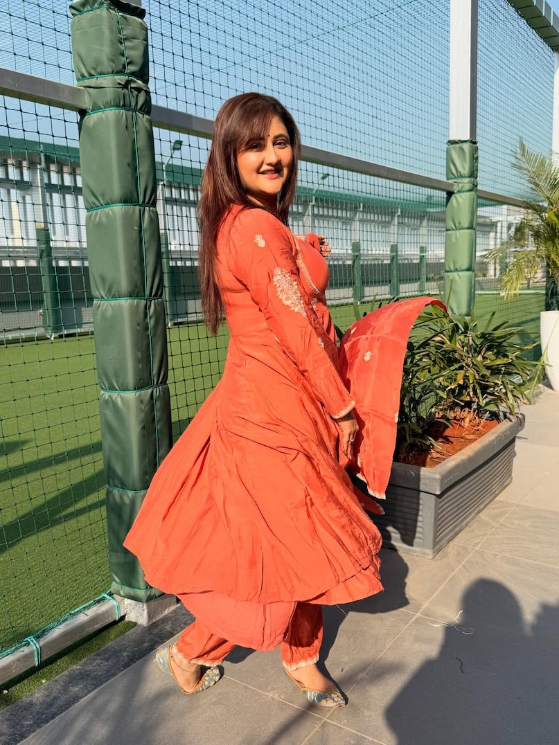 rashami desai net worth, how rich is rashami desai, how much money does rashami desai make, rashami desai salary, what is rashami desai net worth, how much money does rashami desai charge per tv show, रश्मि देसाई, रश्मि देसाई का बर्थडे, रश्मि देसाई की नेटवर्थ, रश्मि देसाई का सैलरी