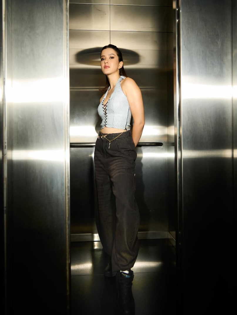 shanaya kapoor, shanaya kapoor ex boyfriend, Shanaya Kapoor relationship, Shanaya Kapoor vacation, Ananya Panday reaction, emotional cheating, celebrity relationship stories, शनाया कपूर, शनाया कपूर को एक्स ने किया चीट, शनाया कपूर ने खोली एक्स बॉयफ्रेंड की पोल