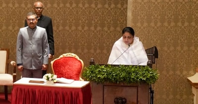 एनसीपी चीफ अजित पवार की पत्नी सुनेत्रा पवार ने राज्य की पहली महिला उपमुख्यमंत्री के रूप में शनिवार को शपथ ली.