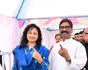 झारखंड निकाय चुनाव: सरायकेला में बंपर वोटिंग, रांची में 6% कम मतदान, 48 निकायों की किस्मत मतपेटियों में कैद.