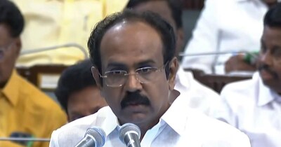 बजट पेश करते तमिलनाडु के वित्त मंत्री थंगम थेनारासु.