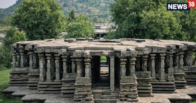 हजार स्तंभों पर टिका यह मंदिर, नहीं है कोई दीवार, यहां भगवान विष्णु और शिव के साथ सूर्यदेव की होती है पूजा.