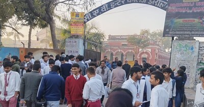 यूपी बोर्ड की परीक्षा के तीसरे दिन दो लाख से ज्यादा बच्चों ने छोड़ी परीक्षा.