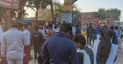 यूपी बोर्ड की परीक्षा में पूरा स्कूल करा रहा था नकल. (सांकेतिक तस्वीर)