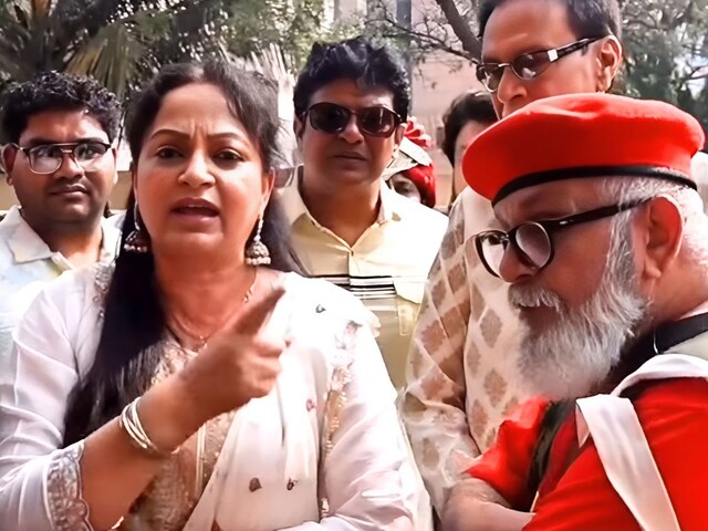 Upasana Singh's serious allegation against actor Deepak Kazir for 'misbehaving openly'