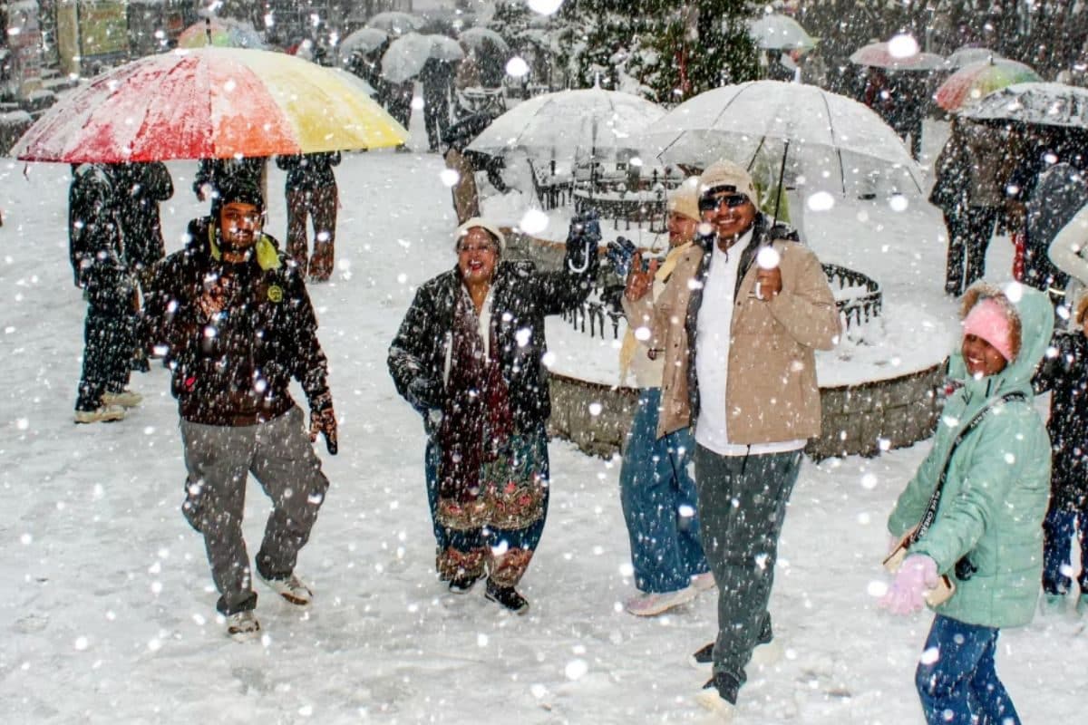 Aaj Ka Mausam: पंजाब से यूपी तक बिगड़ेगा मौसम 9 राज्यों में बारिश का अलर्ट कश्मीर-हिमाचल में फिर बर्फबारी