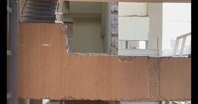 नोएडा स्काईवॉक: 2 से 42 करोड़ का बजट, फिर भी अधूरा और 2029 में टूटने की शर्त.