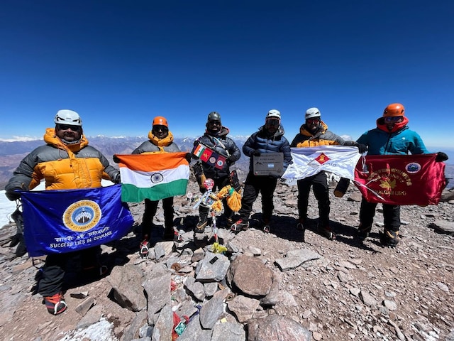 भारतीय दल ने दक्षिण अमेरिका की सबसे ऊँची चोटी माउंट अकोनकागुआ पर फहराया तिरंगा