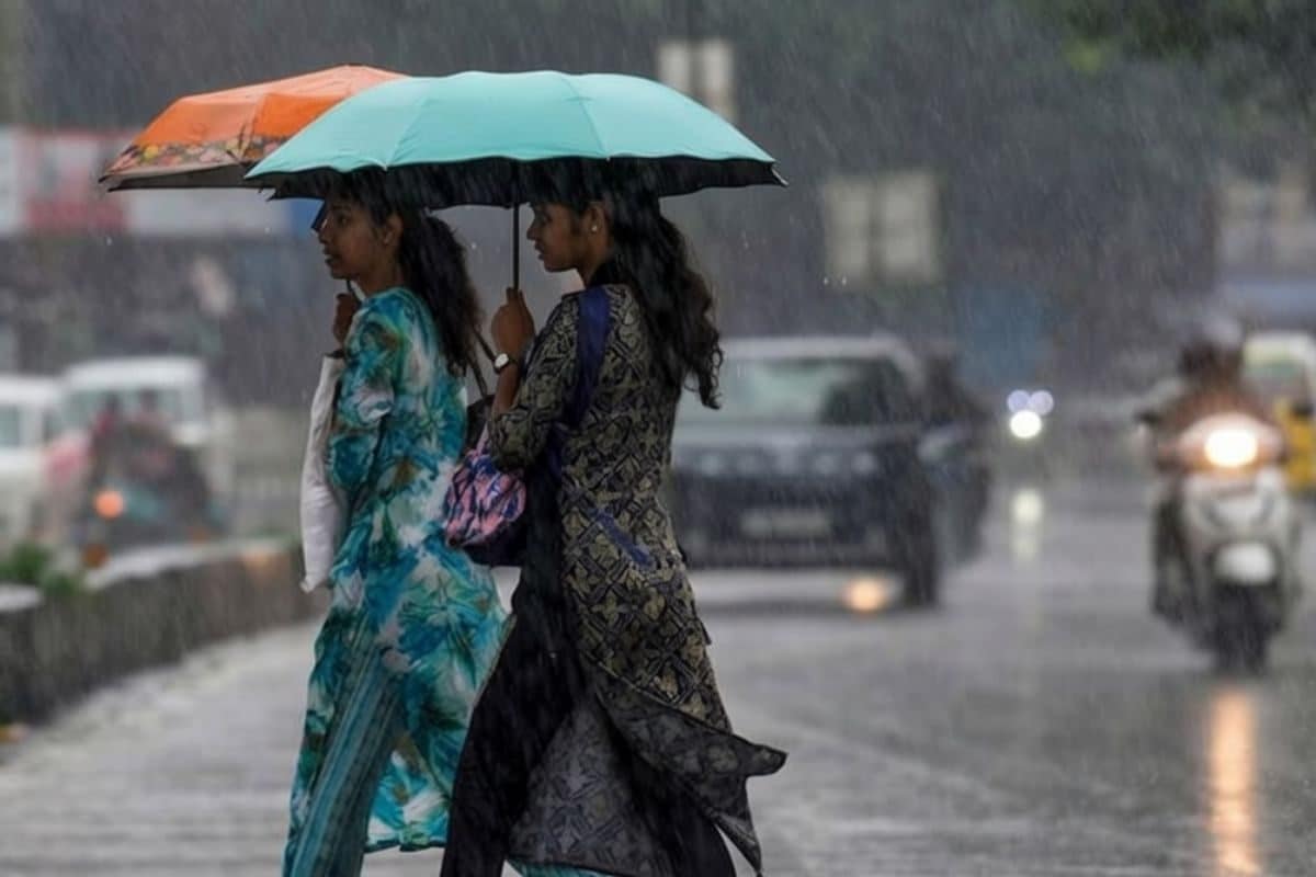 दिल्ली-NCR में बारिश, UP-बिहार में घना कोहरा, पहाड़ों पर बर्फबारी... शहर-शहर मौसम का कहर; आ गया भैया IMD का अलर्ट