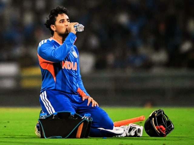 টিম ইন্ডিয়ার জন্য দুঃসংবাদ! হঠাৎ হাসপাতালে ভর্তি অভিষেক শর্মা