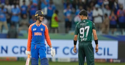 अभिषेक शर्मा और रऊफ के बीच बहस. 