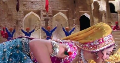 Bobby Deol Mesmerized by Divya Khosla in Iconic Song, Girlfriend Gets Jealous