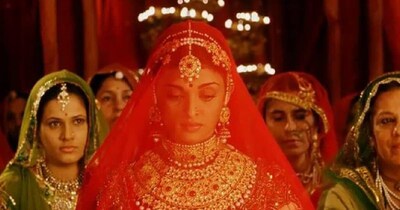 आशुतोष गोवारिकर की इस फिल्म में ऋतिक रोशन, ऐश्वर्या राय के अलावा सोनू सूद, निकितिन धीर जैसे एक्टर्स ने काम किया था. फिल्म में ऐश्वर्या और ऋतिक की केमिस्ट्री को भी काफी पसंद किया गया था. दोनों की एक्टिंग ने लोगों को दीवाना बना दिया था. 