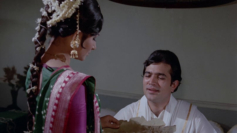 Highest Grossing 5 films of 1972, Pakeezah, Seeta Aur Geeta, Dushman, Amar Prem, Raja Jani, 1972 की सबसे ज्यादा कमाई करने वाली 5 फिल्में, पाकीज़ा, सीता और गीता, दुश्मन, अमर प्रेम, राजा जानी