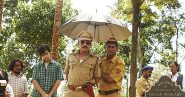 तंगी के चलते बेची चाय, आईएएस बनने का देखा सपना, टैलेंट के दम पर बने स्टार