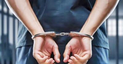 भारत में रह रहे छह बांग्लादेशी नागरिकों को गिरफ्तार किया गया है. वे सभी आवामी लीग के सदस्य थे.