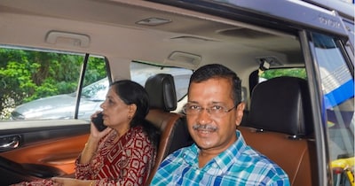 दिल्ली के कथित शराब घोटाला मामले में कोर्ट ने अरविंद केजरीवाल को बरी कर दिया है. इसके बाद उनकी पत्नी सुनीता केजरीवाल का पहला रिएक्शन आया है. (फाइल फोटो/PTI)